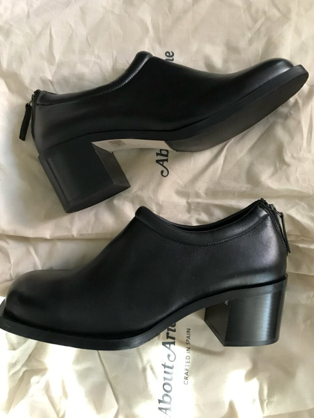 About Arianne Ava Black heeled black pumps, Size 41 (US 10.5)